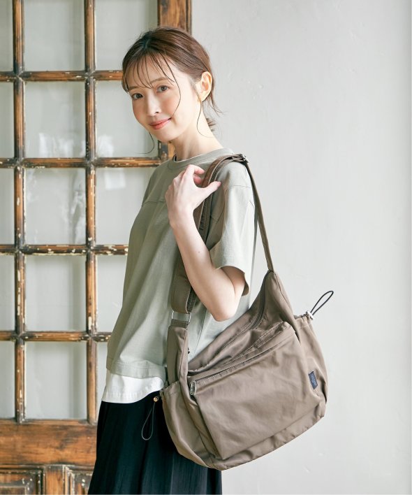撥水ハーフムーンビッグショルダーバッグ,ikka| TOKYO DESIGN 